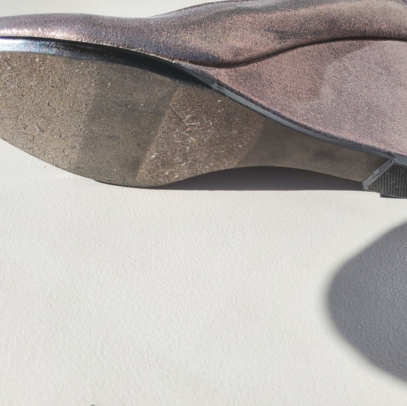 Beautiful Shimmery Pumps, Like New - Picture 9 of 12